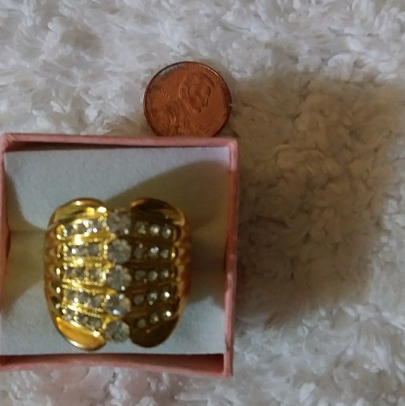 Beautiful "Blinged Out" Gold Electroplate Ring - Picture 3 of 6